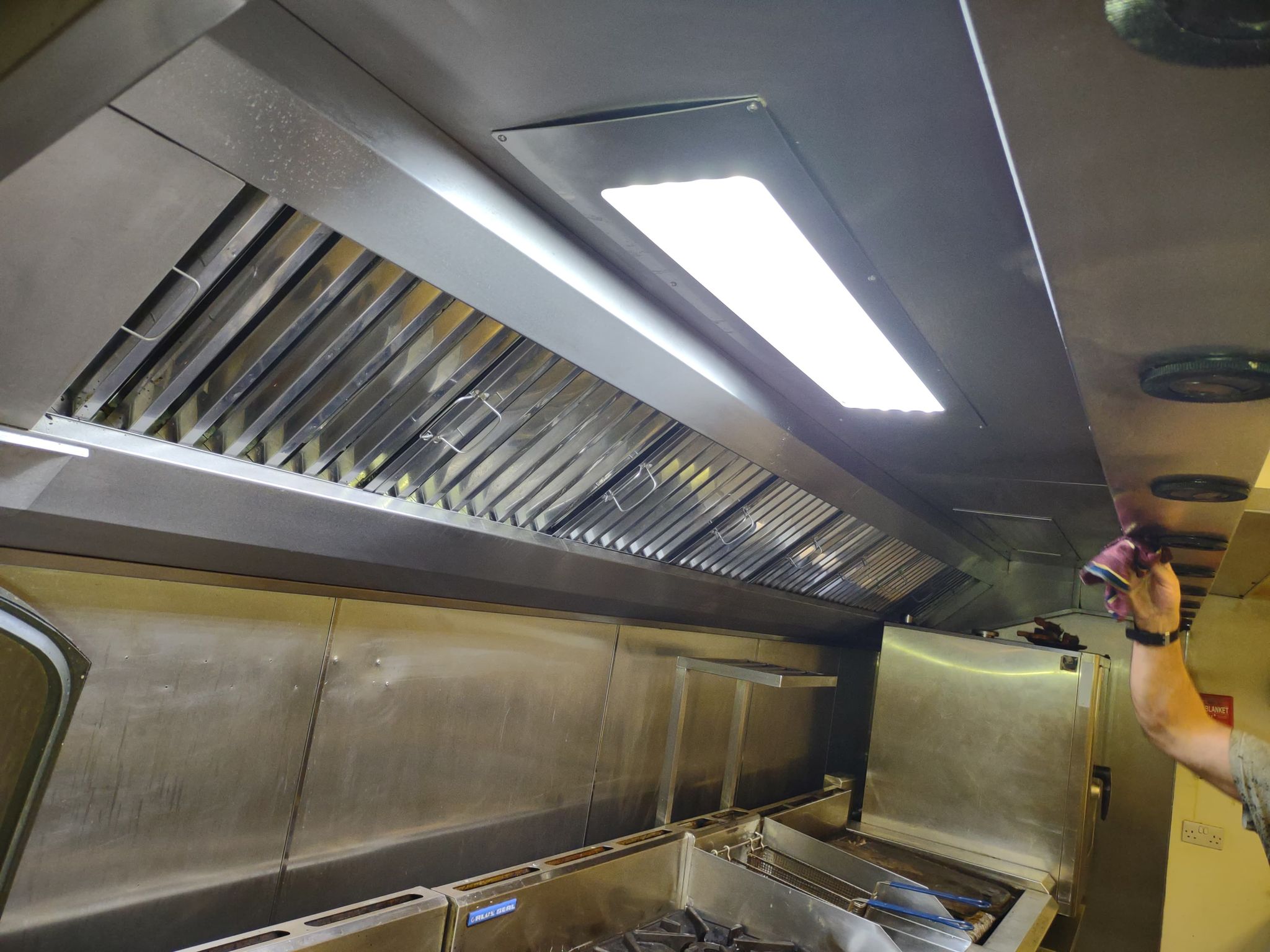 Kitchen Extractor Fan Cleaning, Extraction Hood Cleaning and Canopy